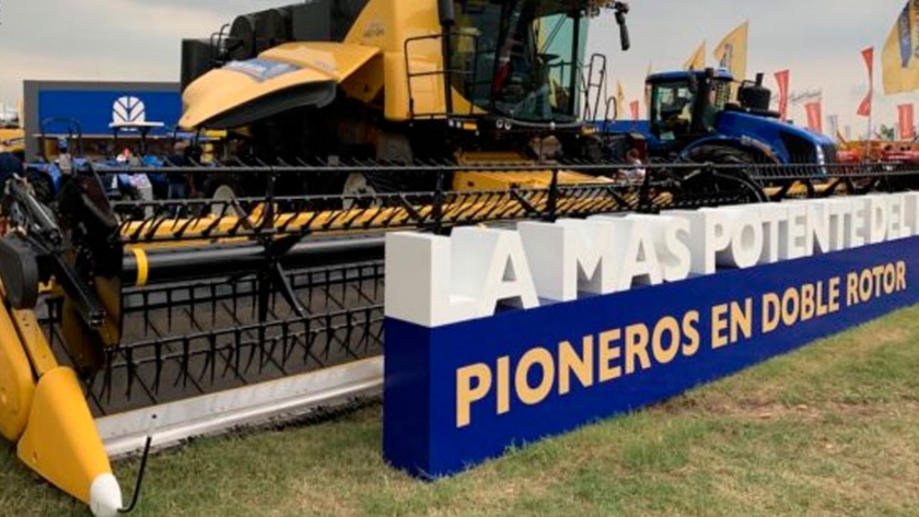 New Holland presentó una cosechadora Clase 10 Agroempresario