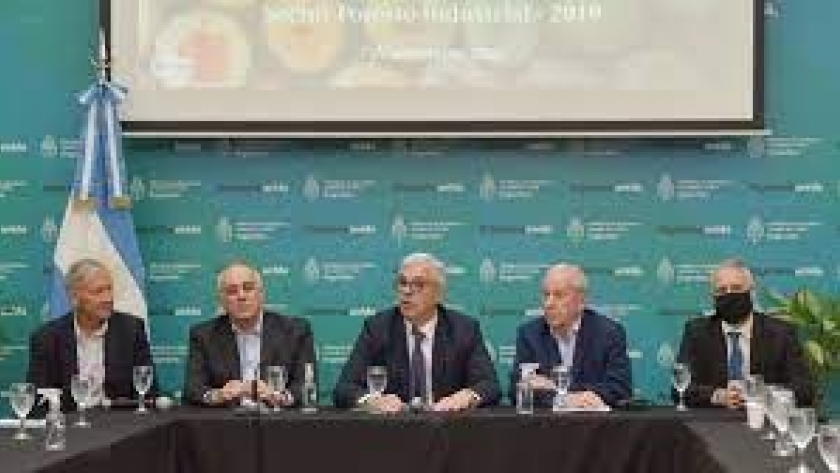 Julián Domínguez: “En 2022 vamos a iniciar un programa para plantar 100 millones de árboles en todo el país”