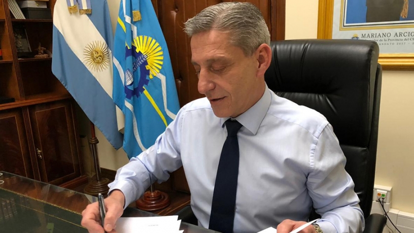 Arcioni firmó el decreto que declara la emergencia turística hasta el 31 de diciembre en Chubut