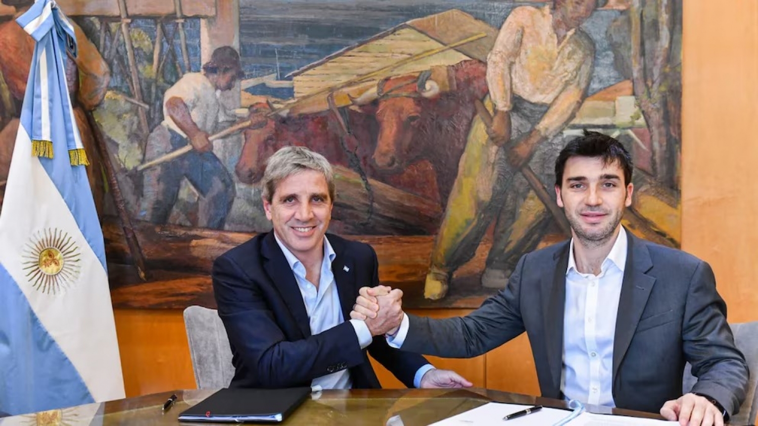 Caputo y Torres negocian una baja de retenciones al petróleo en una reunión clave en Economía