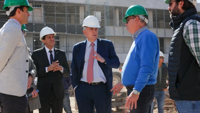 Morales y Sadir evaluaron el avance de la obra del cabildo jujeño