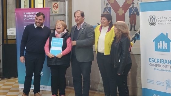 Trece familias de Rojas recibieron sus escrituras y concretaron el sueño de la casa propia