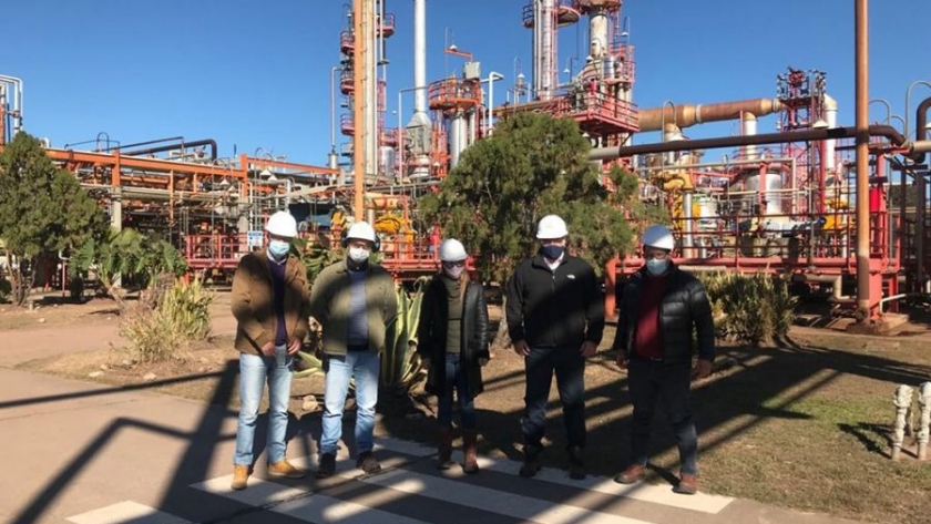El Gobierno resaltó la reconversión de Refinor para sostener el desarrollo y empleo local