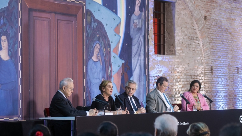 El presidente participó en el recibimiento del mural 
