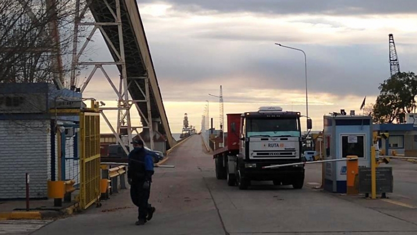 Puerto Madryn: entre septiembre y octubre estará finalizada la obra de armado de la superestructura del sitio 2 en el muelle Almirante Storni