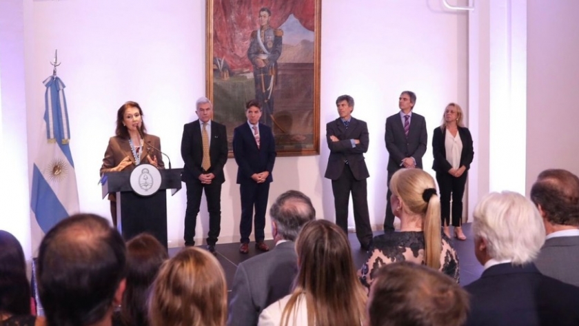 Arranca la agenda internacional de Javier Milei: se prepara para viajar a Davos y Diana Mondino vuela a Europa