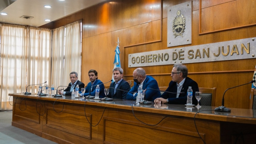 Uñac y Baistrocchi firmaron un convenio para la repavimentación de avenidas principales por más de 500 millones de pesos
