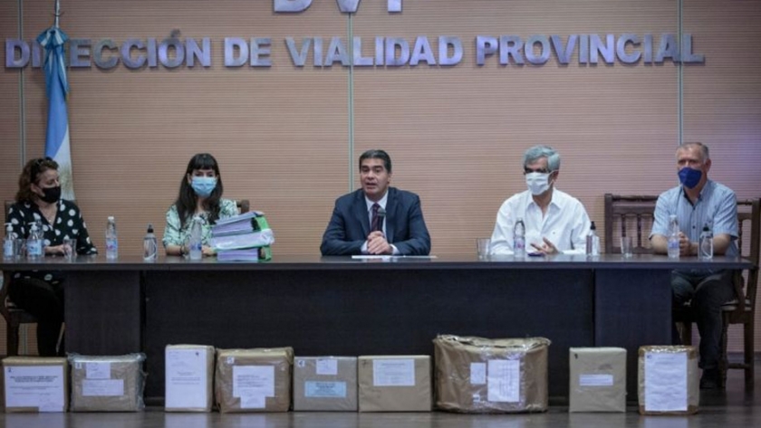 Rutas en el impenetrable: Capitanich abrió los sobres de licitación de los primeros 31 kilómetros