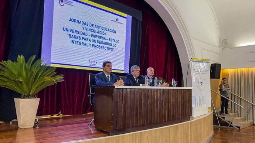 El gobernador de Chaco participó de la apertura de la jornada Universidad - Empresa - Estado