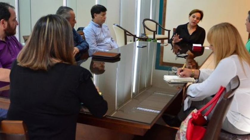 Integrantes del Comité de Crisis se reunieron con los presidentes de bloques justicialistas de las cámaras de senadores y diputados