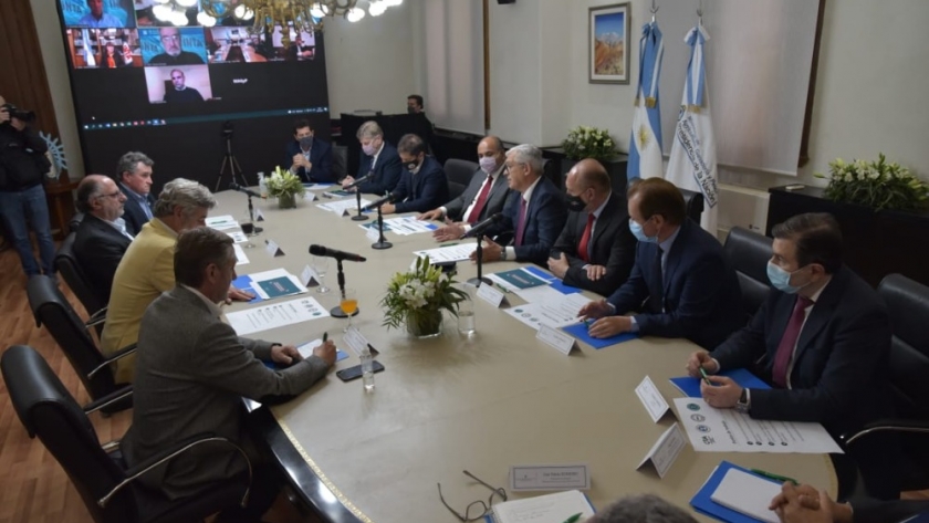 Julián Domínguez anunció medidas sobre exportación de carne vacuna junto a gobernadores