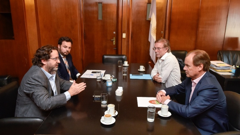 La provincia avanzó en el financiamiento internacional para obras en caminos rurales