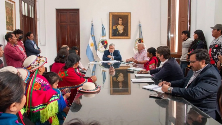 El Gobernador confirmó la construcción de una escuela y una nueva cancha en Caspalá