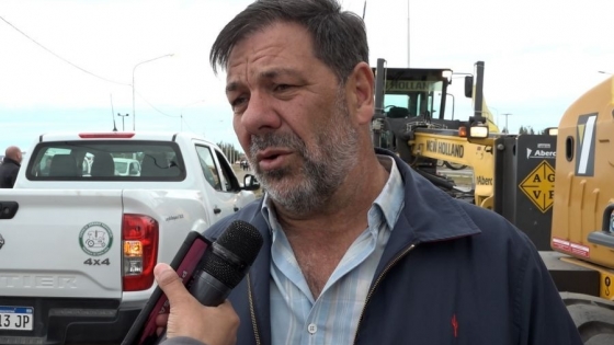 El gobernador Claudio Vidal entregó maquinaria y vehículos al Consejo Agrario Provincial