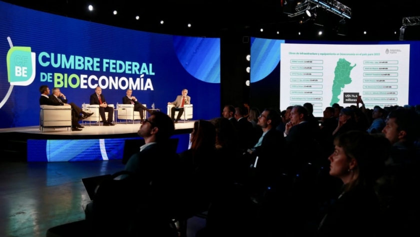 Filmus participó de la Primera Cumbre Federal de Bioeconomía en Santa Fe