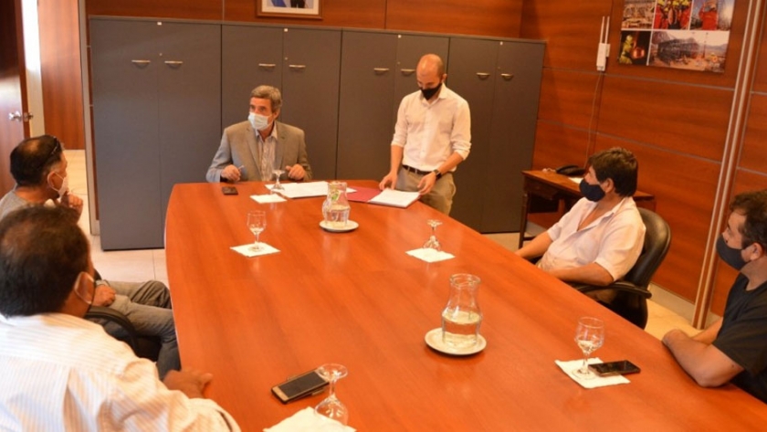Minería y Producción firmaron un convenio con productores calingastinos