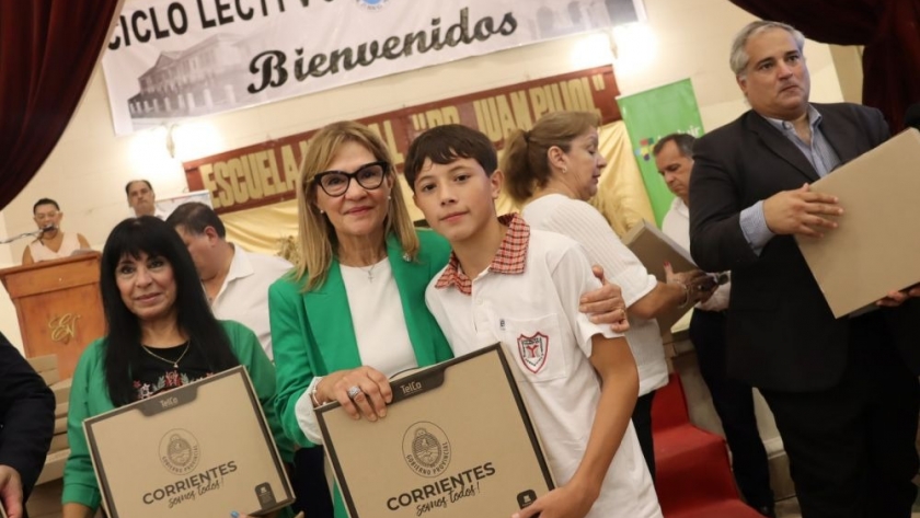 La Provincia realizó una nueva entrega de notebooks del programa “Incluir Futuro”