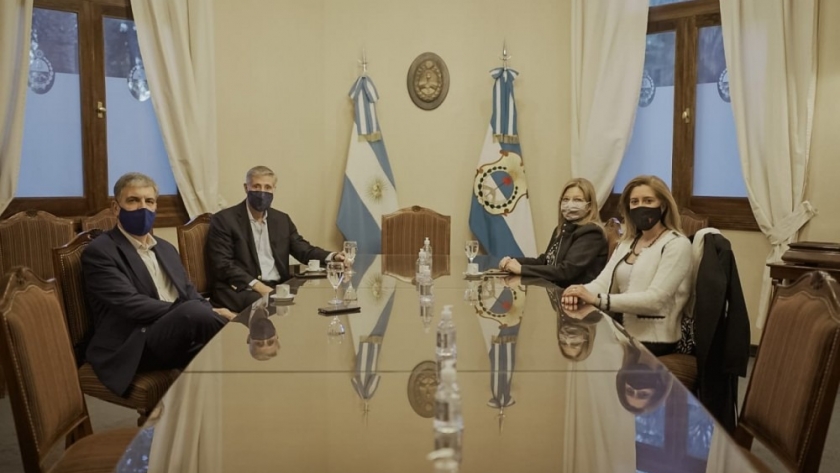 La ministra de Hacienda, Marisa López, recibió en Casa de Gobierno a representantes del Banco Supervielle