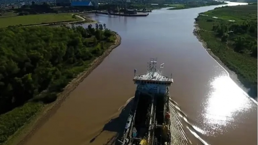 Declaran de interés público las actividades relacionadas con el dragado, señalización, balizamiento y control hidrológico de las vías navegables
