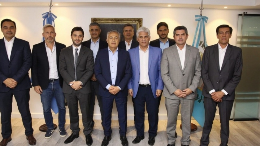 Ley Ómnibus: los gobernadores de Juntos se abroquelan y arman una cumbre para definir su postura