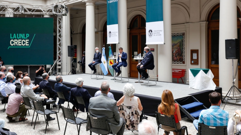 Kicillof firmó un convenio para avanzar en la construcción de un polo científico y administrativo en La Plata