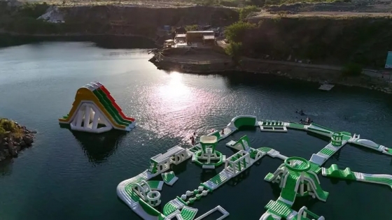 Nuevo paraíso veraniego en Córdoba: Ola Park inaugura temporada con parque acuático y laguna de aguas turquesas