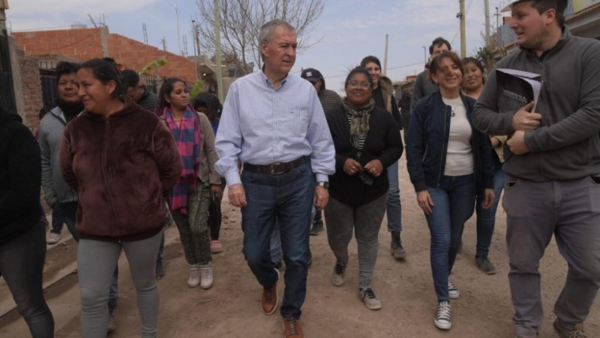 Schiaretti supervisó obras de urbanización en barrios del sur de la Capital