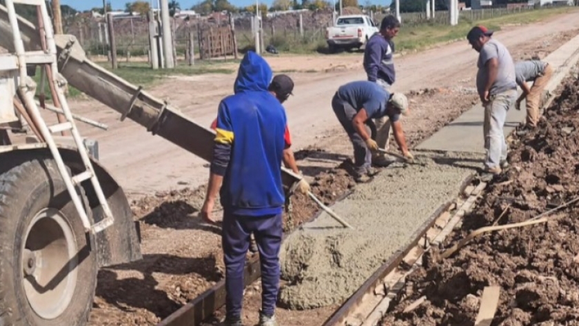 Avanzan las obras de cordón cuneta en calle Sargento Cabral