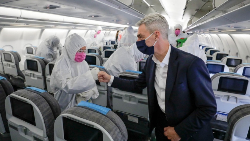 Meoni participó de la presentación de la nueva tecnología para la desinfección de aviones de Aerolíneas Argentinas