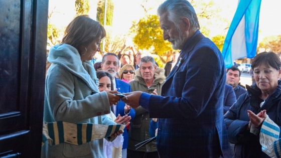 El gobernador inauguró la puesta en valor de la casa de Santos Ortiz en Renca