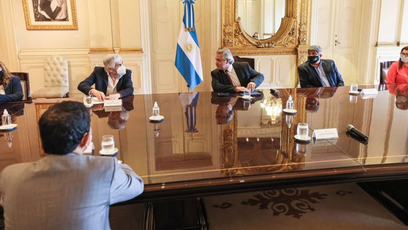 El Presidente se reunió con los principales empresarios y sindicalistas del sector de transporte automotor de cargas