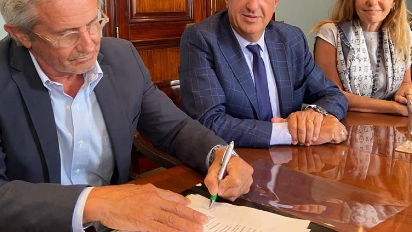 El Gobierno del Chubut concretó un acuerdo de leasing para la adquisición de rodados y maquinaria vial