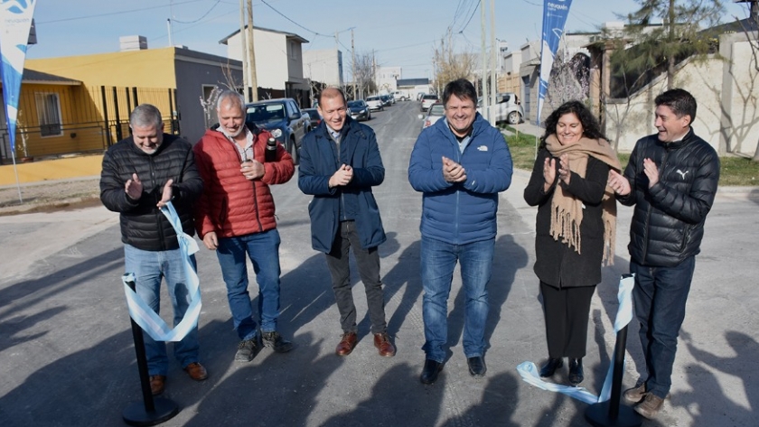 Gutiérrez y Gaido inauguraron asfalto en Terrazas del Neuquén