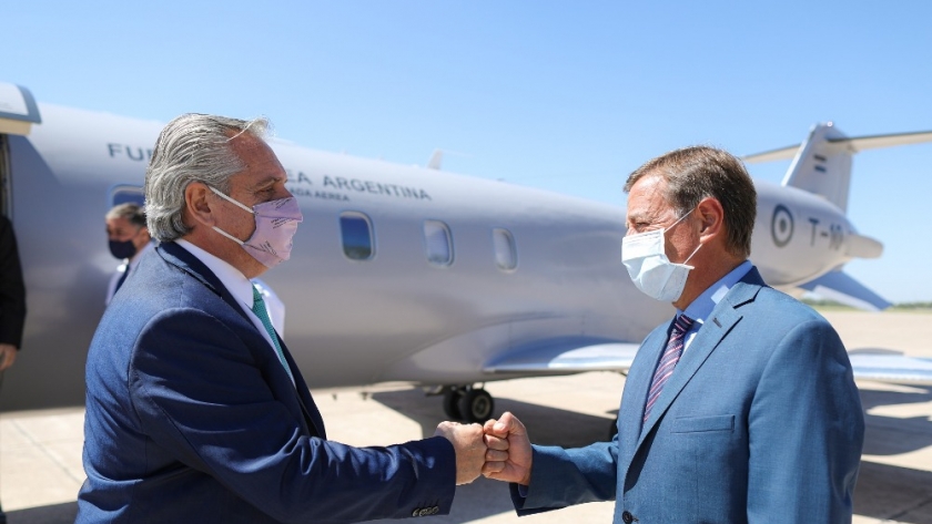 El Presidente llegó a Mendoza donde fue recibido por el gobernador Rodolfo Suárez