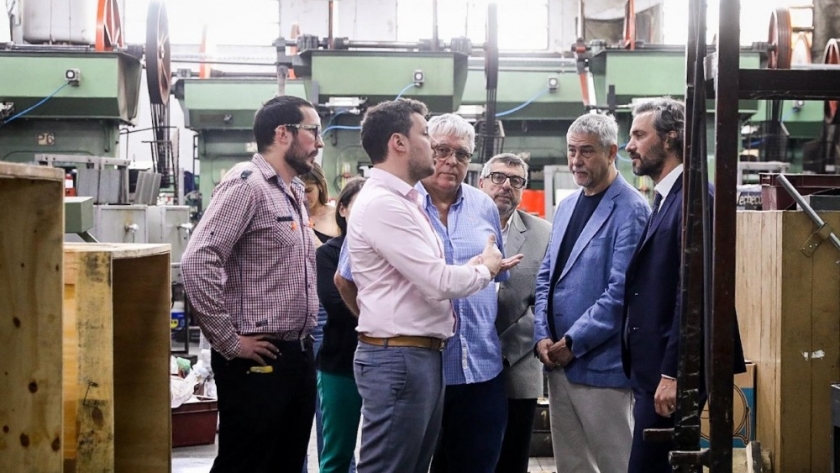 Cafiero junto a Ferraresi recorrieron PyME metalúrgica que exporta más del 60 por ciento de su producción