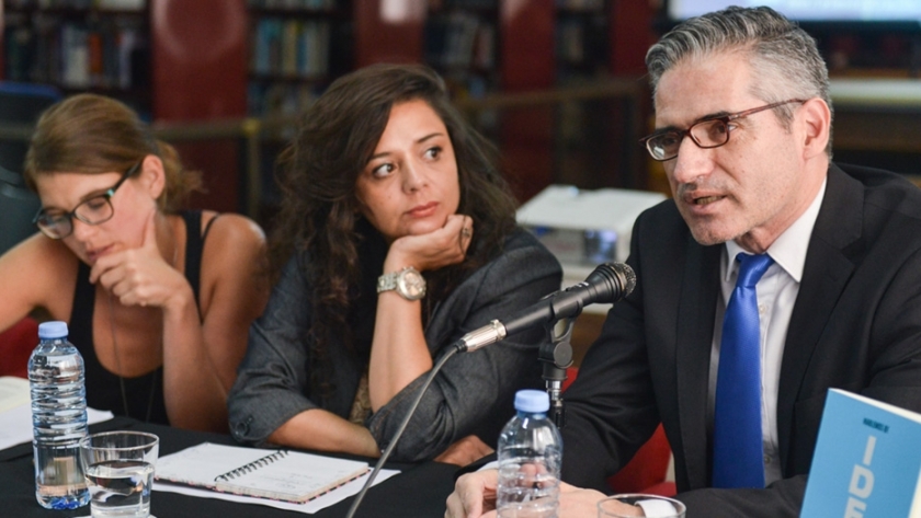 "Hablemos de Ideas" se presentó en la Biblioteca de Economía