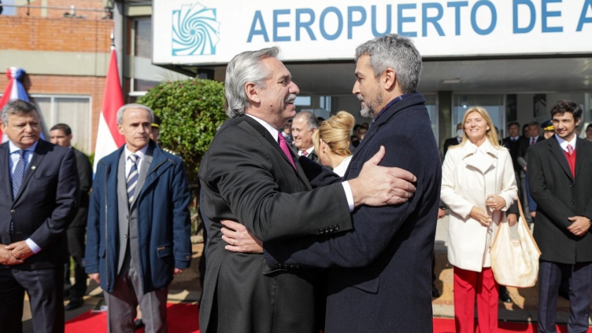 El Presidente llegó a Paraguay, donde recorrerá las obras de ampliación de la Central Hidroeléctrica Yacyretá