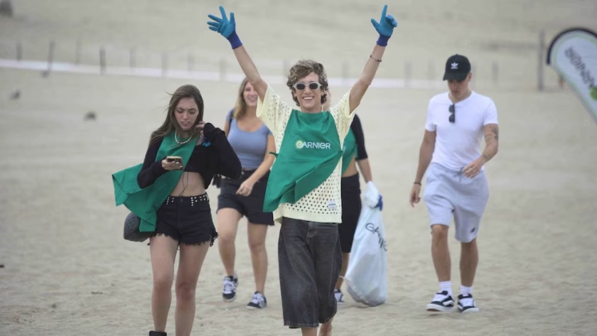 Influencers y Garnier unen fuerzas para limpiar las playas de Mar del Plata