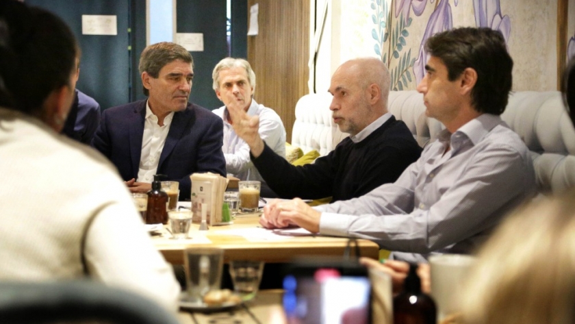 Rodríguez Larreta y Quirós dialogaron sobre educación, salud y la situación del empleo con vecinos de la Comuna 2