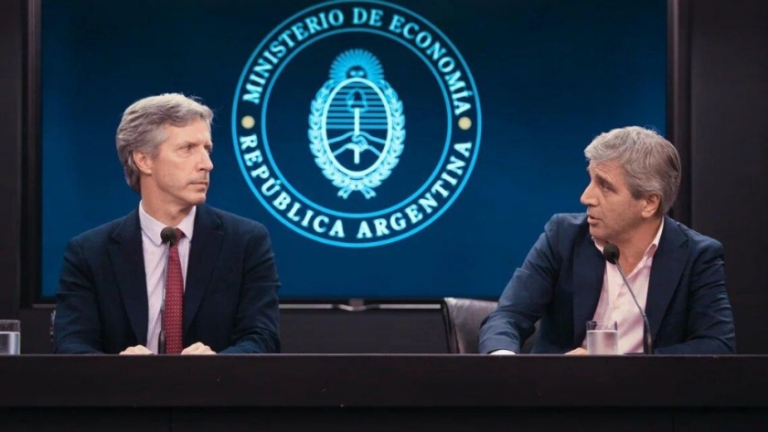 Cómo funciona el mecanismo de ventas de dólares entre el Tesoro y el Banco Central para estabilizar el mercado cambiario