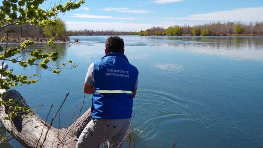 La provincia monitoreó el río Limay
