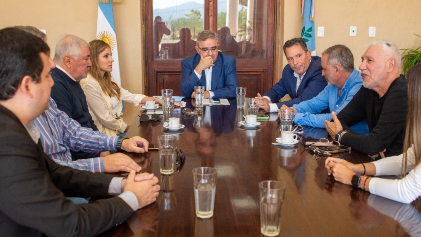 El Gobernador se reunió con la Cámara de la Construcción para garantizar fondos de obras
