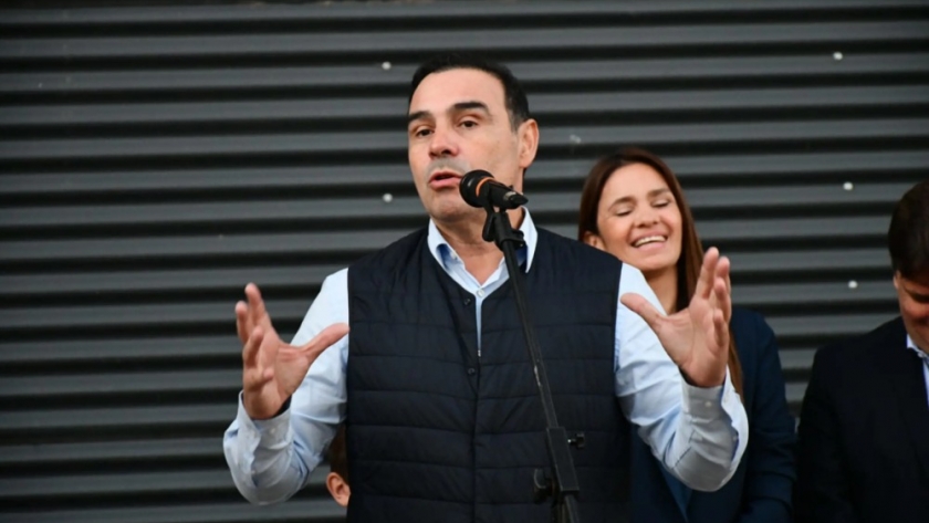 Valdés entregó 82 viviendas y habilitó obras en Bella Vista rumbo a su bicentenario