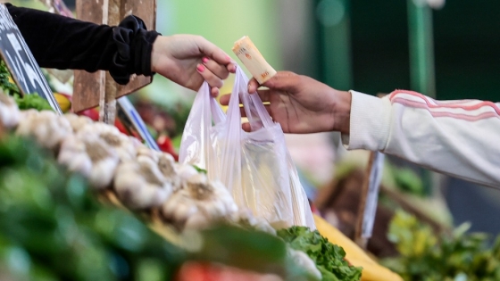 Las ventas de alimentos y bebidas crecen un 21,2% en diciembre, pero cierran el año con pérdidas