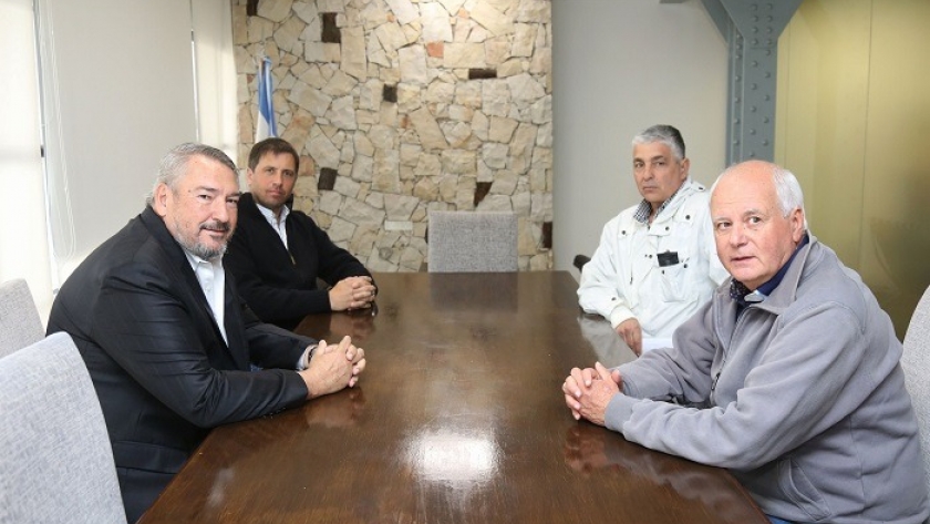D'Onofrio avanza en respuestas con transportistas del sector lácteo