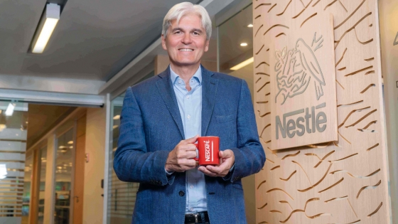 Cambio de paradigma económico y cautela empresarial: el CEO de Nestlé apuesta a una recuperación gradual