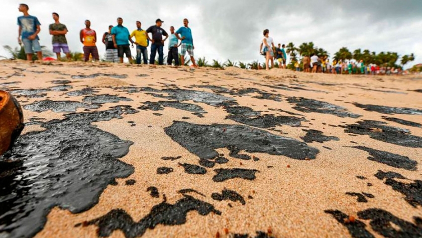 Brasil atraviesa el mayor desastre ambiental del litoral por un derrame petrolero
