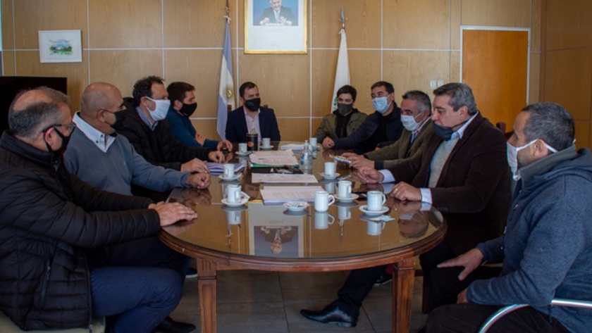 Reunión entre el Ministerio de Producción y las Cámaras de Comercio de la Provincia