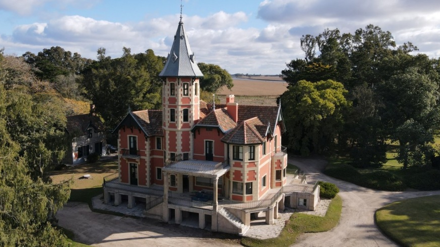 La estancia La Raquel: el castillo escondido para una escapada familiar