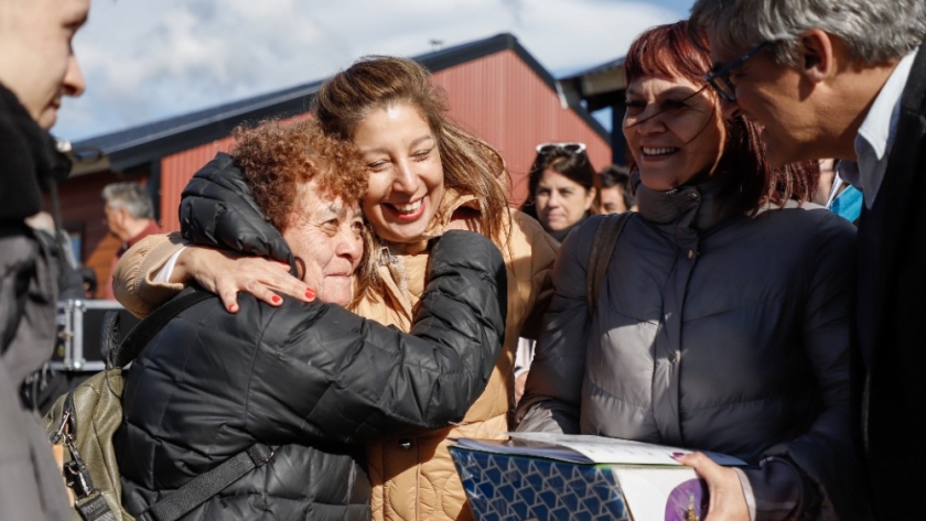 La Gobernadora Carreras entregó 48 viviendas a docentes de Bariloche